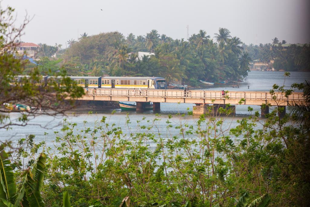 Navro Beach Resort Panadura Esterno foto