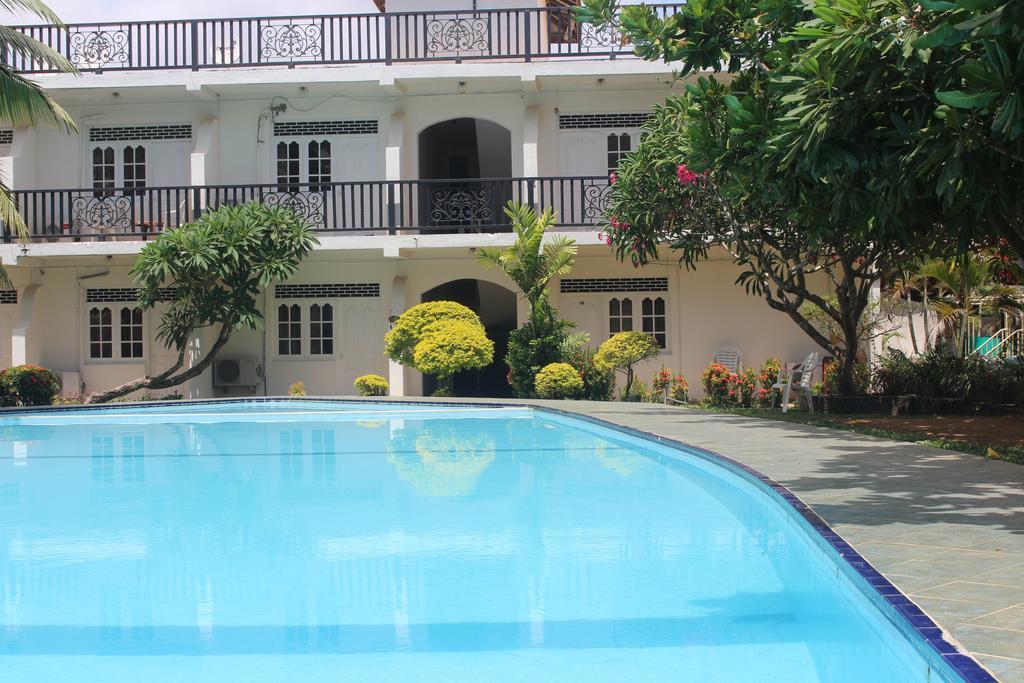 Navro Beach Resort Panadura Esterno foto
