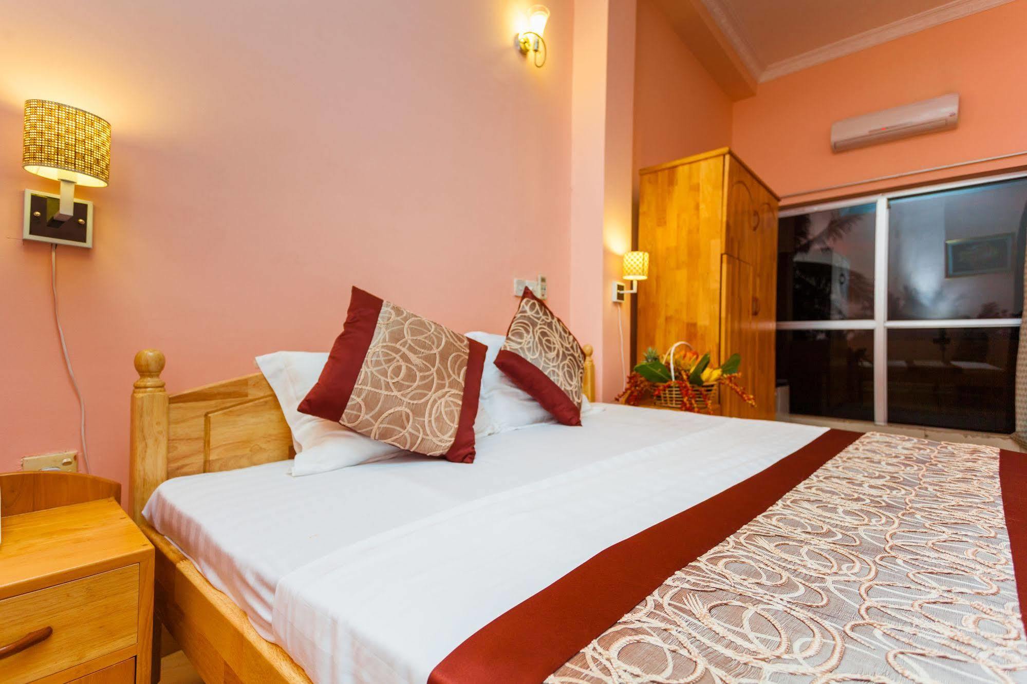 Navro Beach Resort Panadura Esterno foto