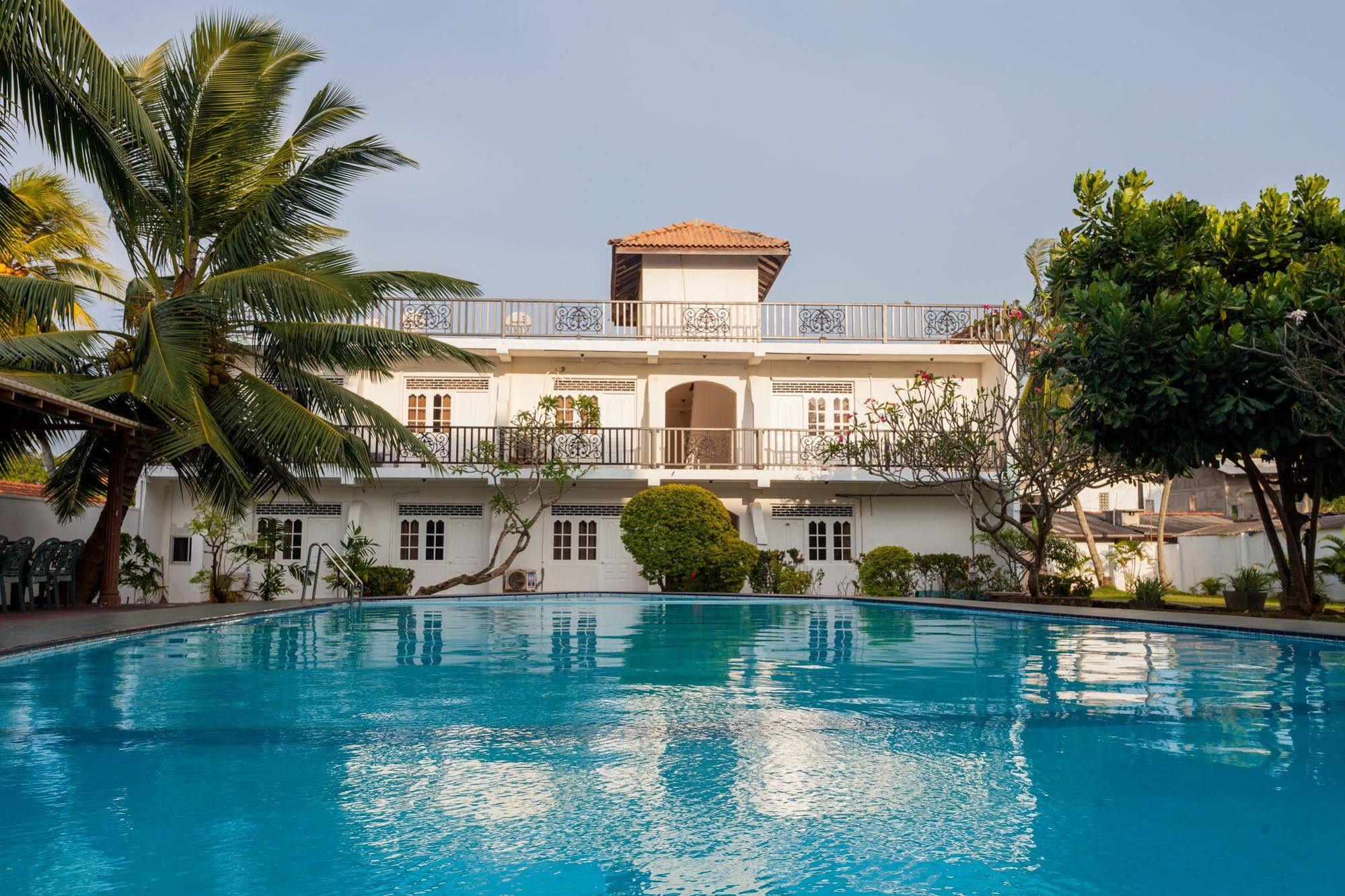 Navro Beach Resort Panadura Esterno foto