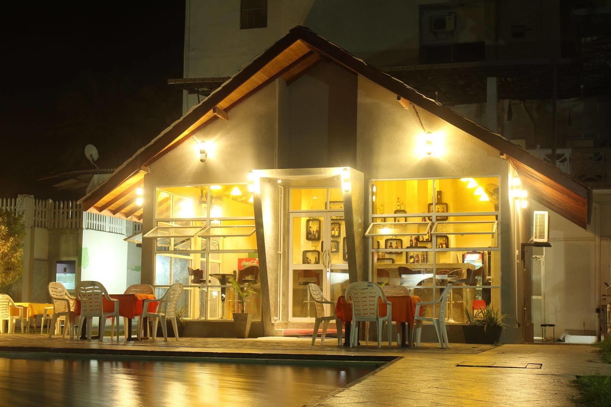 Navro Beach Resort Panadura Esterno foto